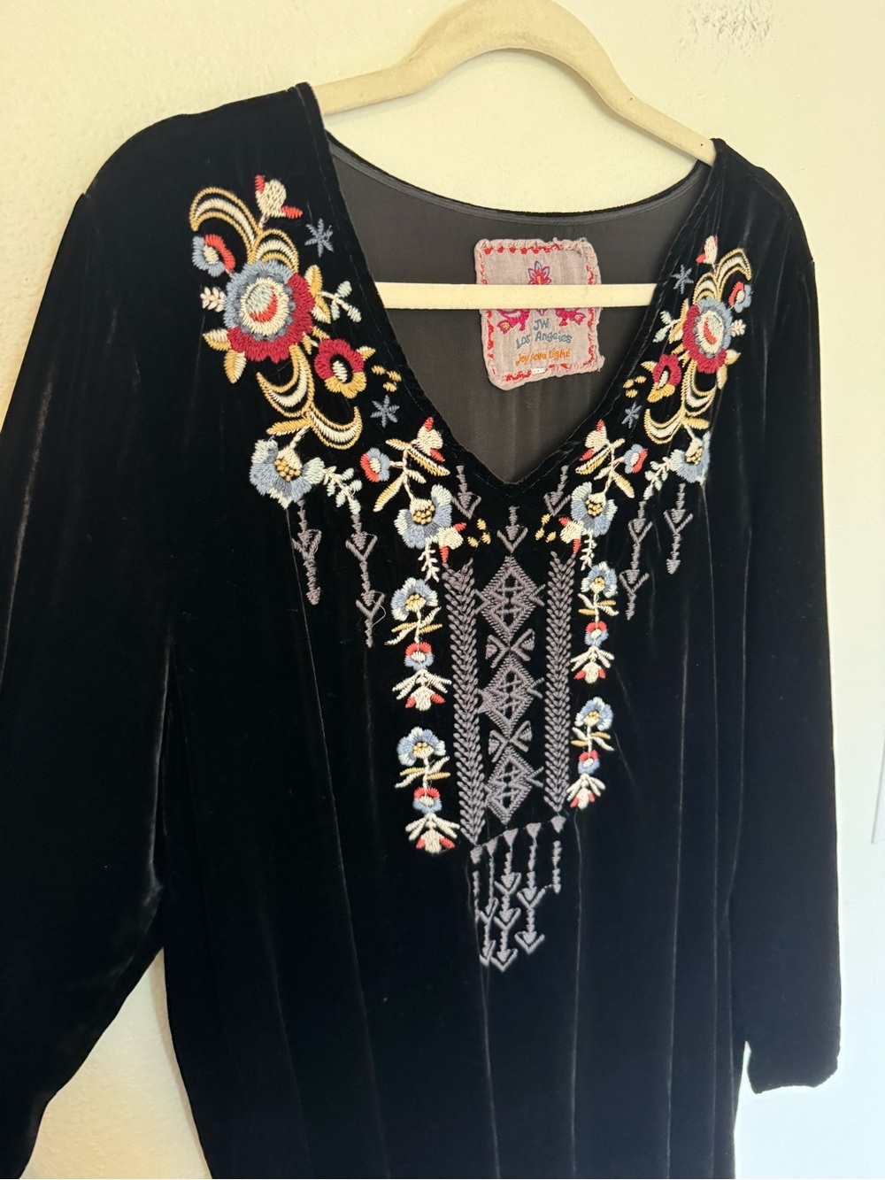 Johnny Was Landon Embroidered Tunic V Neck Black Silk Embroidered Large? EUC - Picture 3 of 6